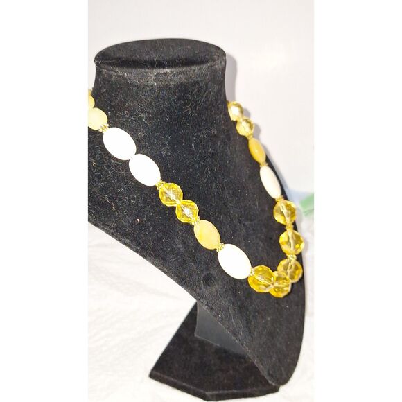 Acrylic Women's Necklace Vintage 90's Beaded Yellow Office Siren Grandmacore Y2K - Picture 8 of 9